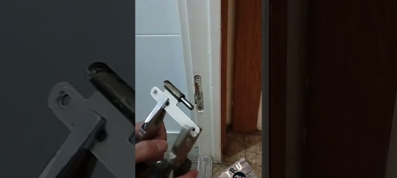 Puertas que se desajustan por humedad salina